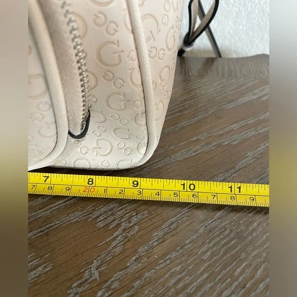 Guess mini backpack purse - Picture 8 of 9